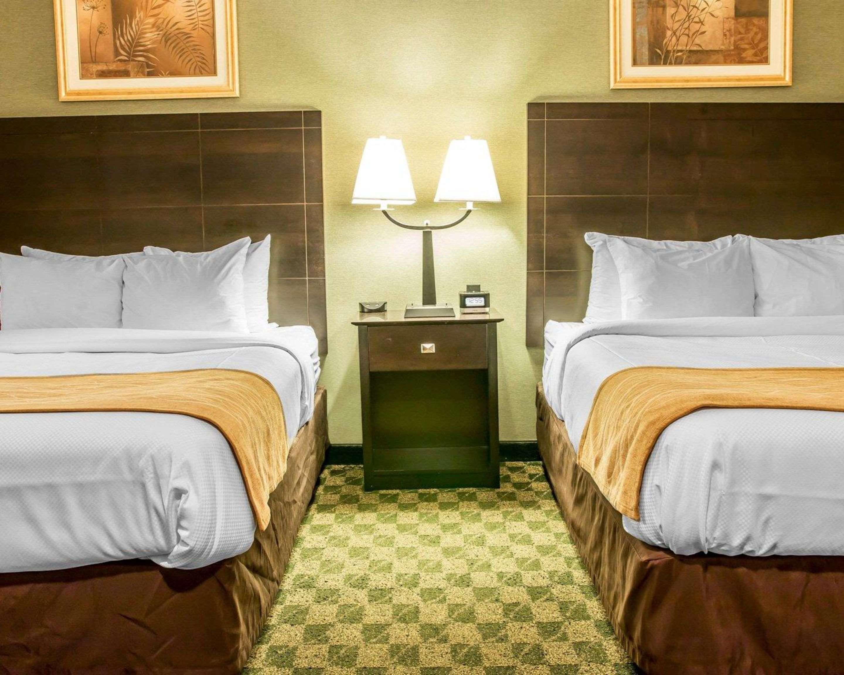 Comfort Inn Whitehall Near Michigan'S Adventure Екстериор снимка