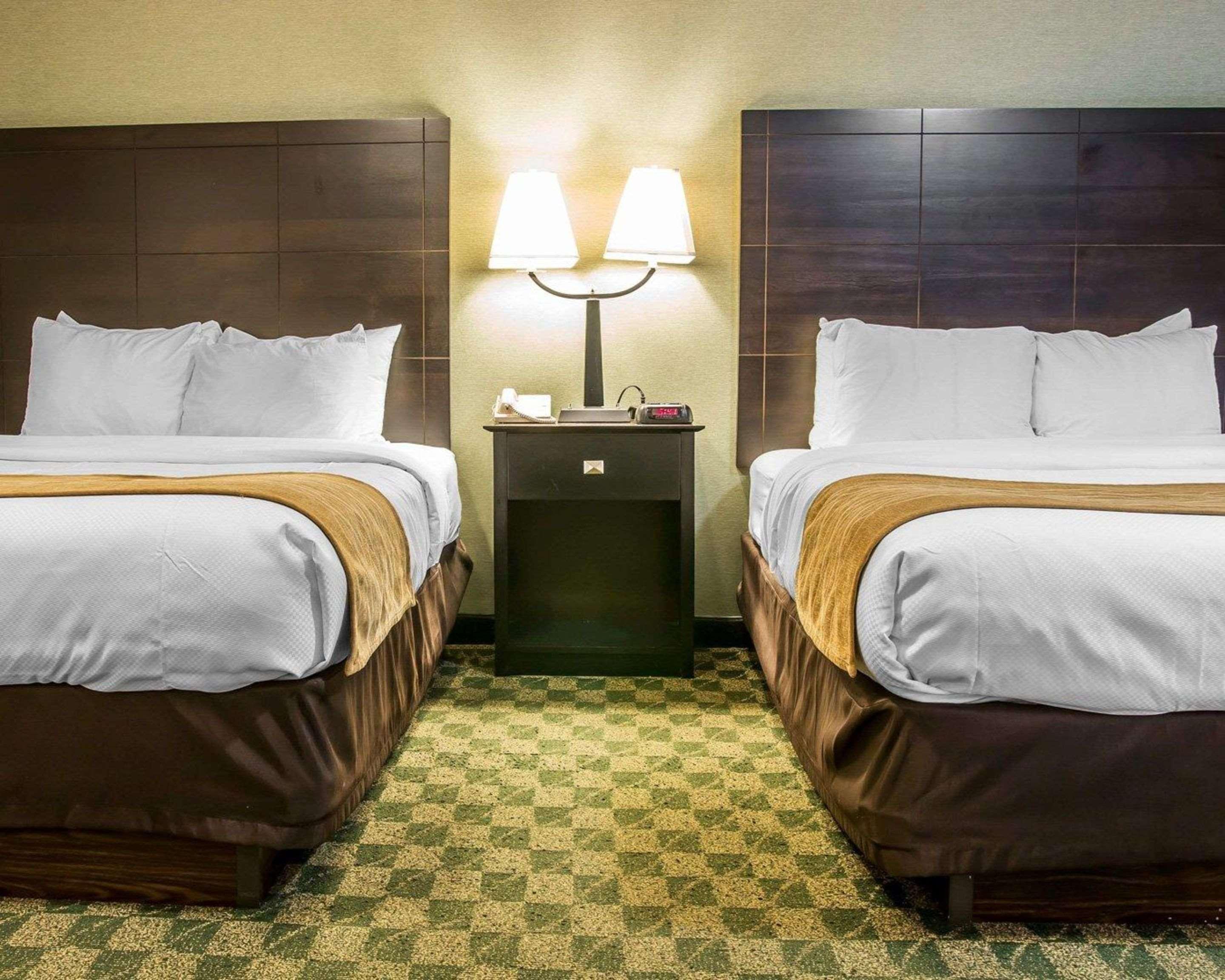Comfort Inn Whitehall Near Michigan'S Adventure Екстериор снимка