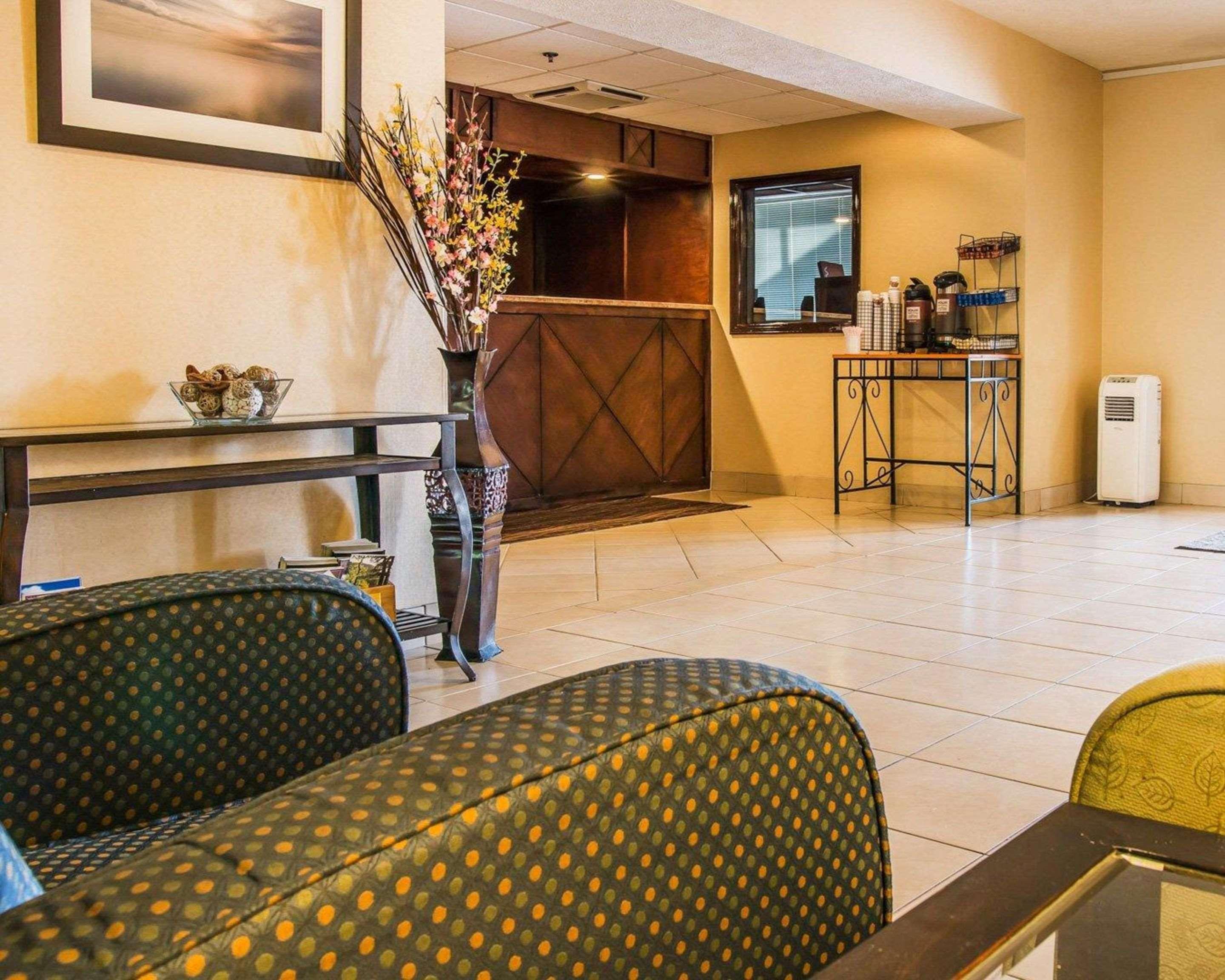 Comfort Inn Whitehall Near Michigan'S Adventure Екстериор снимка