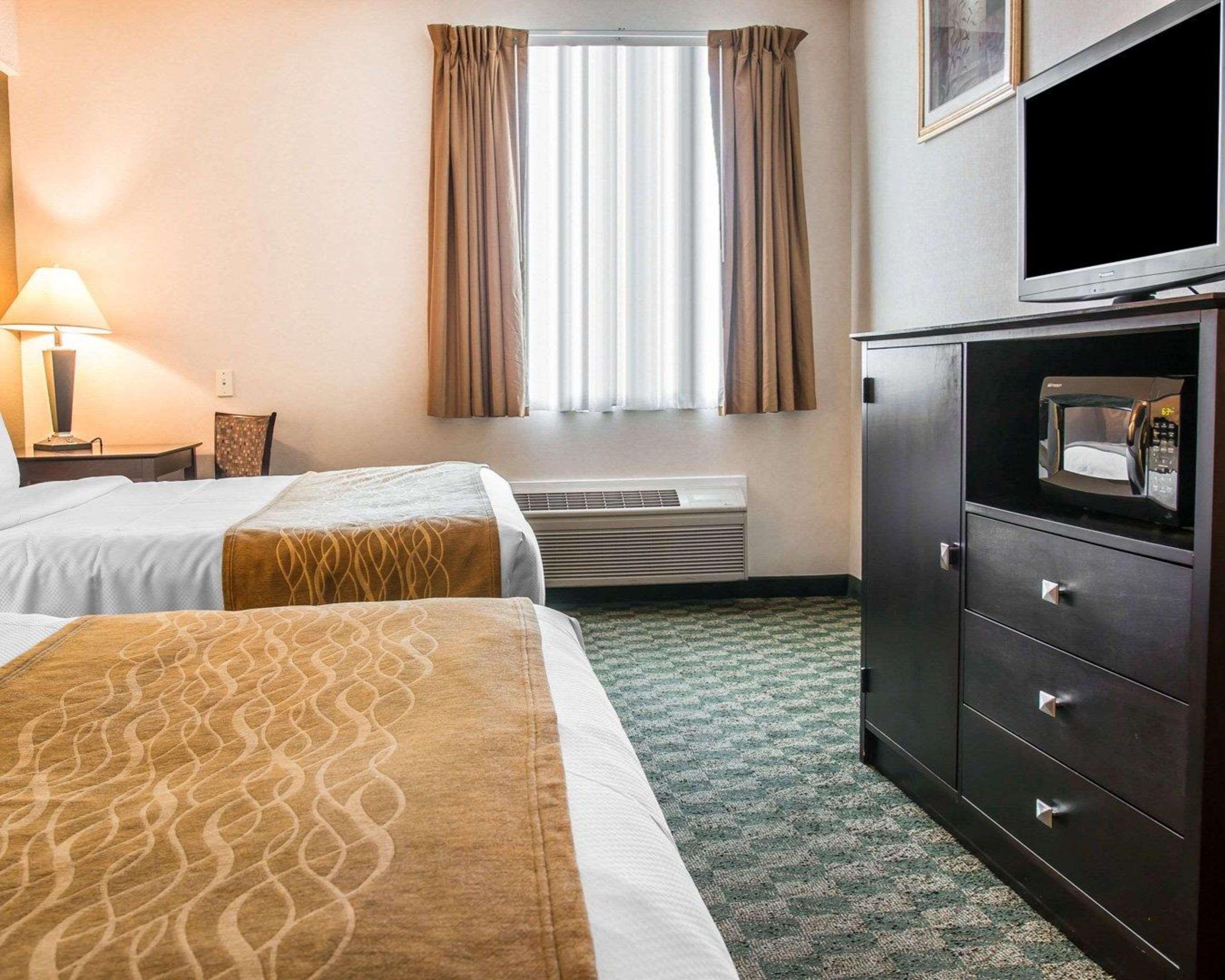 Comfort Inn Whitehall Near Michigan'S Adventure Екстериор снимка
