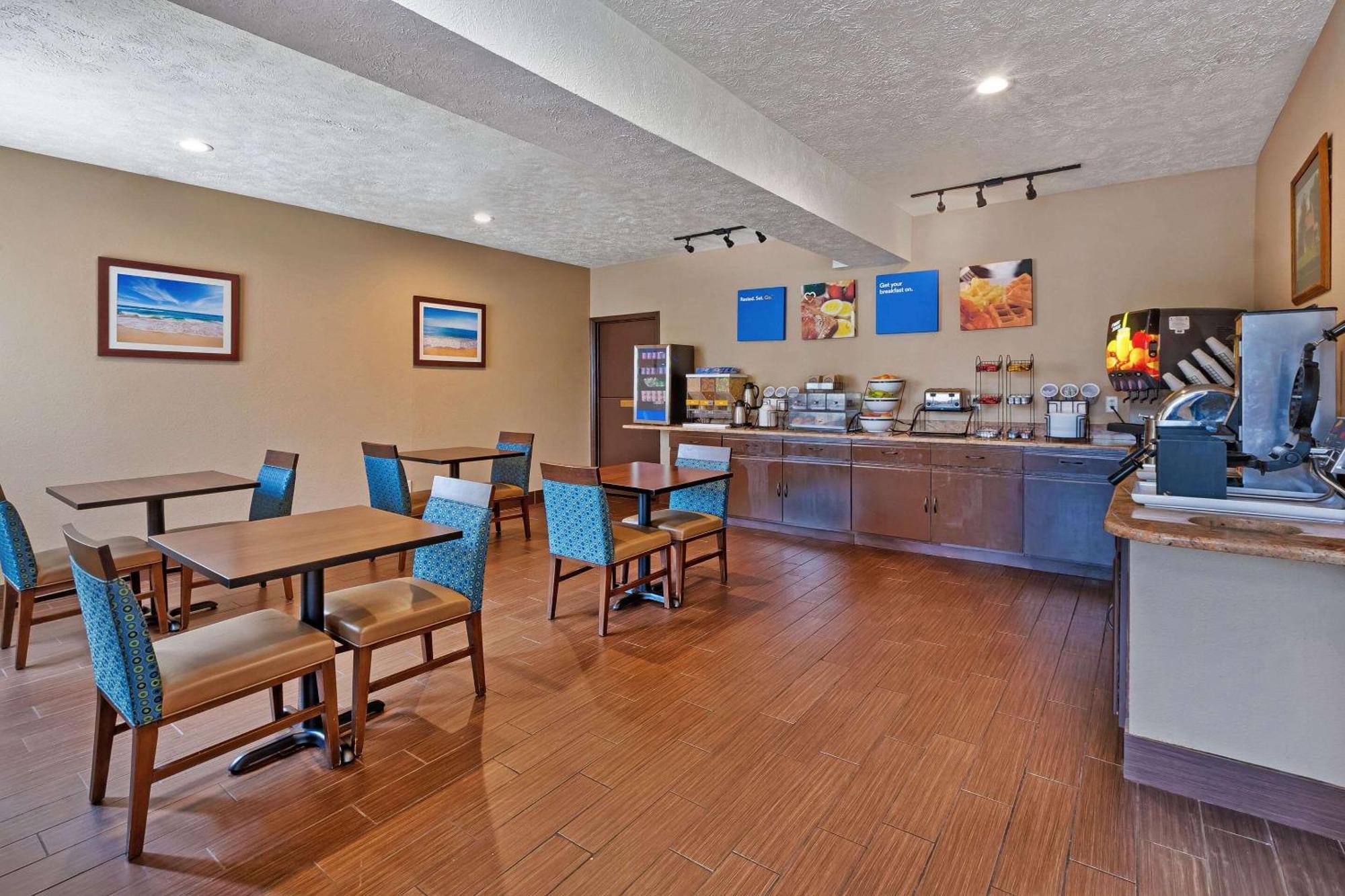 Comfort Inn Whitehall Near Michigan'S Adventure Екстериор снимка