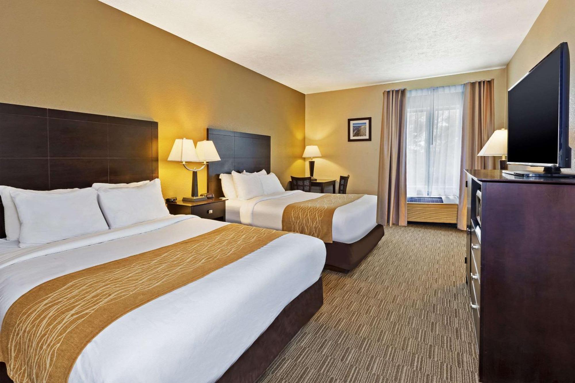 Comfort Inn Whitehall Near Michigan'S Adventure Екстериор снимка