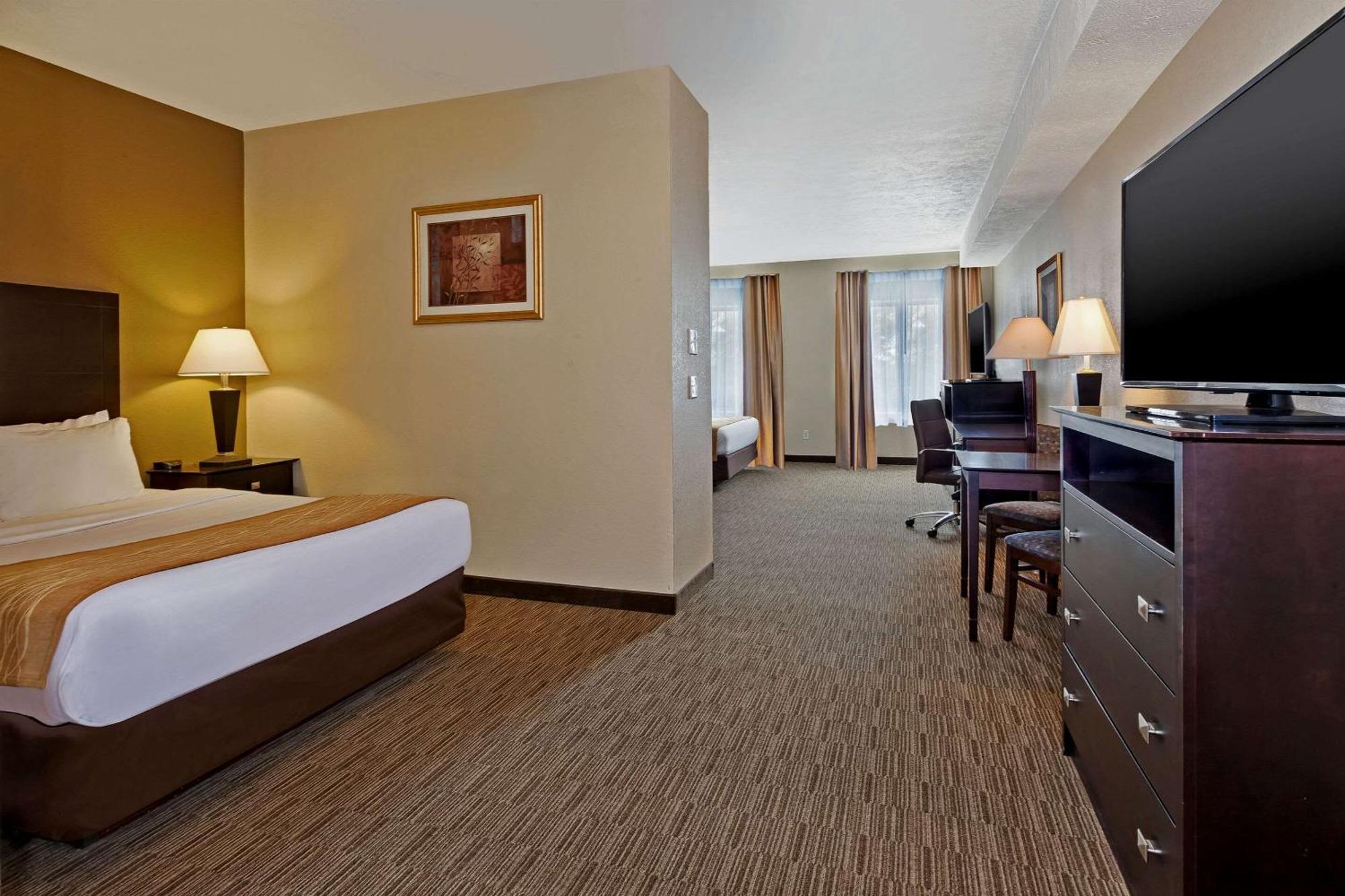 Comfort Inn Whitehall Near Michigan'S Adventure Екстериор снимка