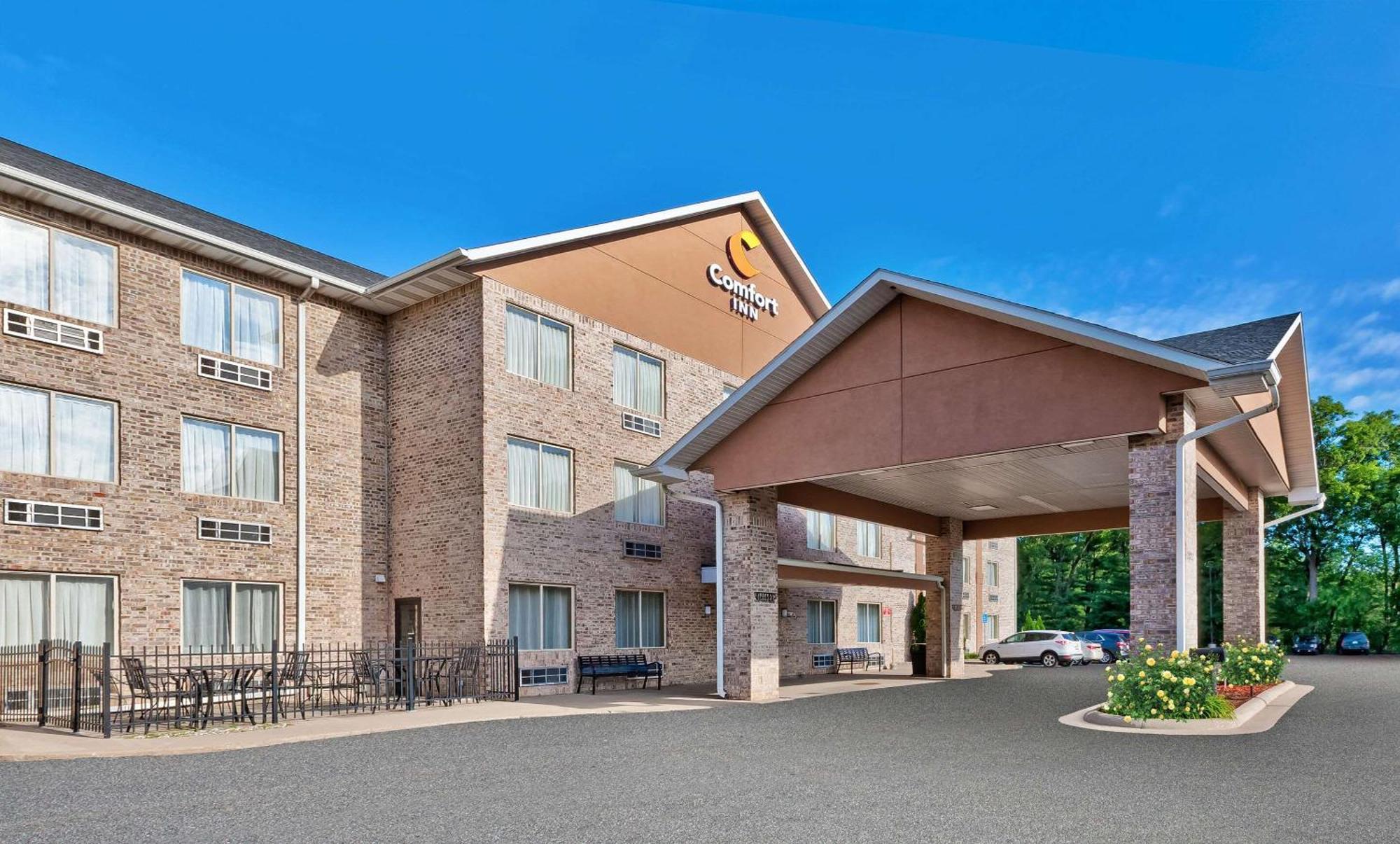 Comfort Inn Whitehall Near Michigan'S Adventure Екстериор снимка