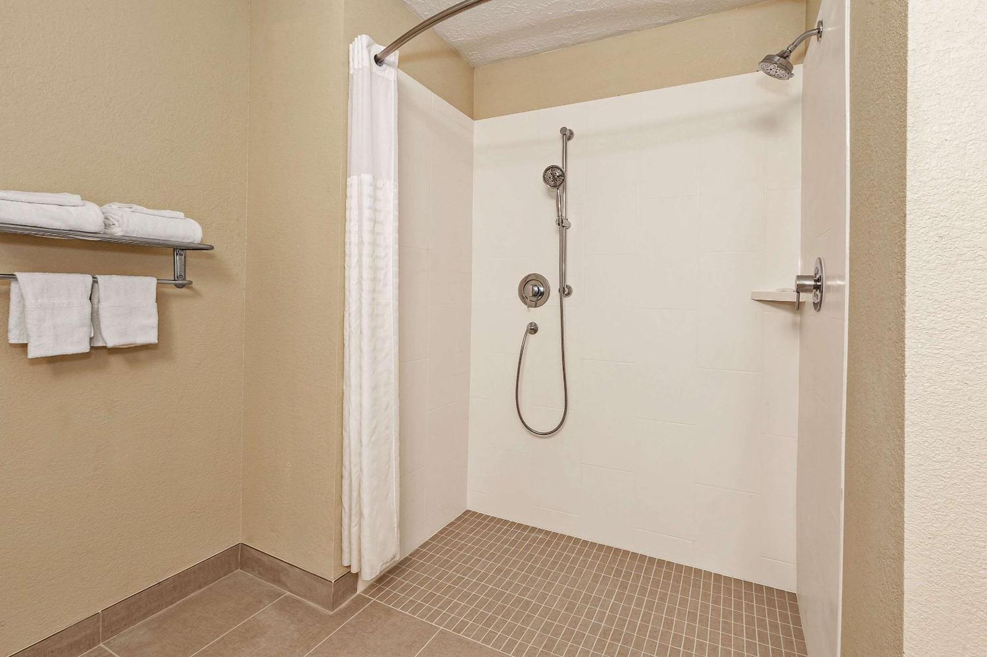 Comfort Inn Whitehall Near Michigan'S Adventure Екстериор снимка
